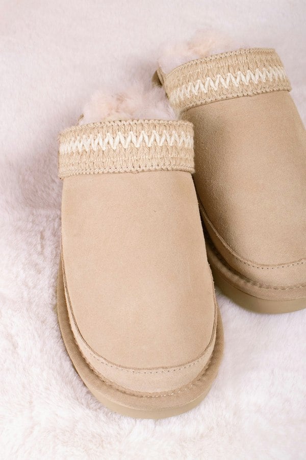Pretty You London Women's Hallie Sheepskin Multiway Slippers in Beige