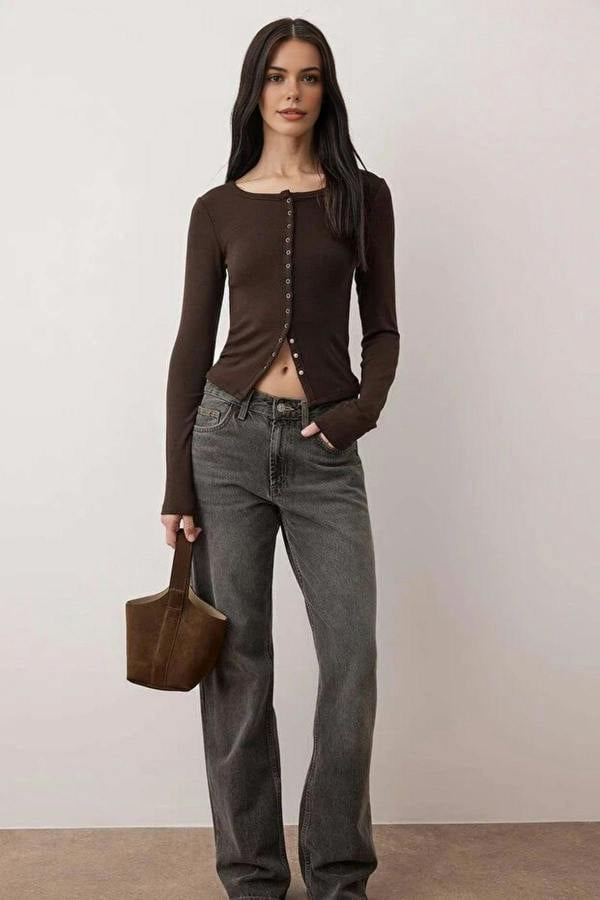 WOVCOR Full Front Snap Fitted Knit Blouse