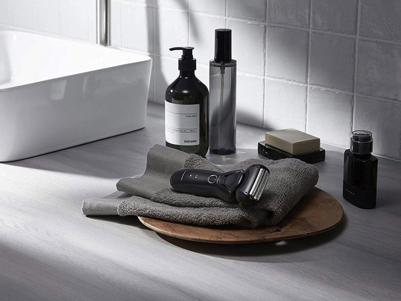 Panasonic ES-RT37 Wet and Dry Electric 3-Blade Shaver for Men - Free Gift RRP £10!