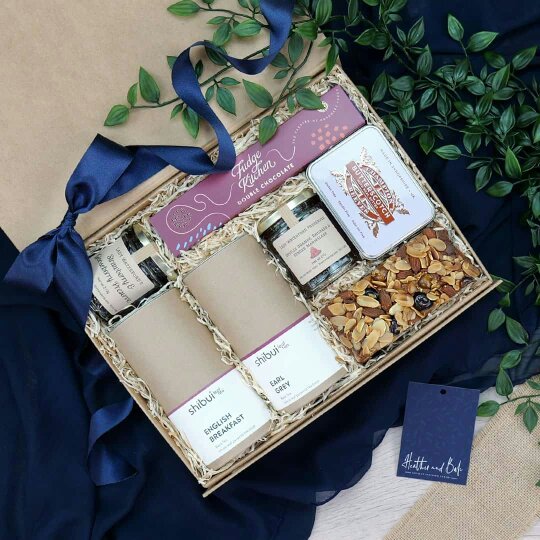 Heather and Bale Easington Tea Hamper