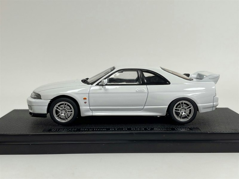 Ebbro Nissan Skyline GTR R33 V Spec 1995 White 1:43 Ebbro 44186