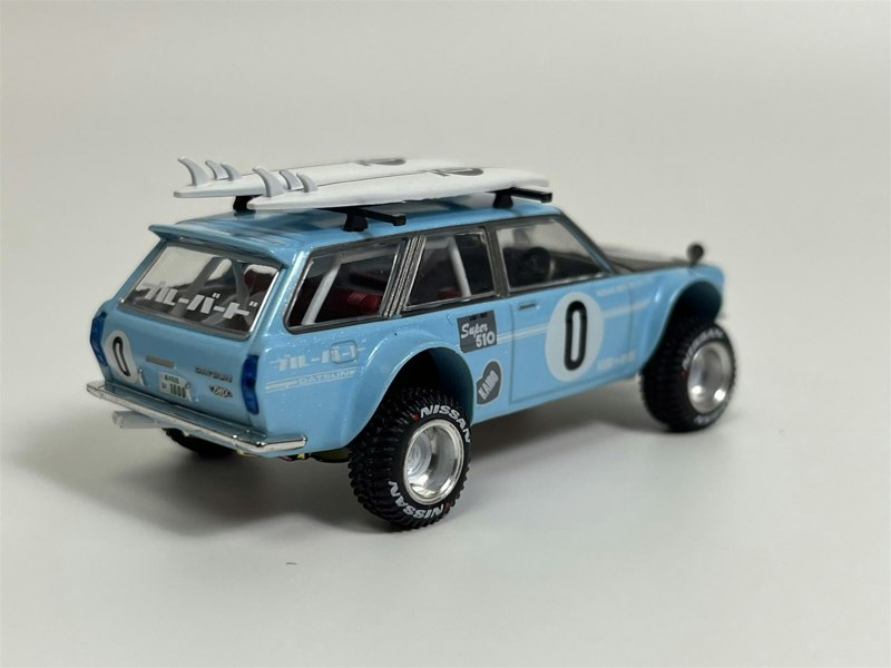 Mini GT Datsun Kaido 510 Wagon 4x4 Winter Holiday Edition 1:64 Kaido House KHMG092