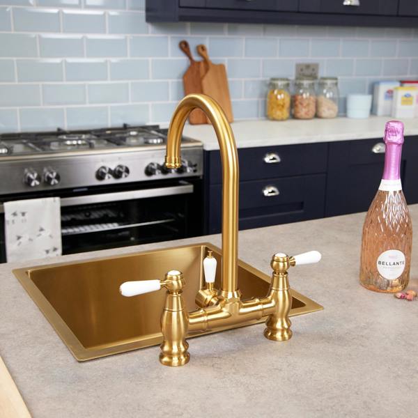Flode klas | Traditional Bridge Style 3 in 1 Instant Boiling Tap | White Ceramic Levers | Brushed Gold Finish