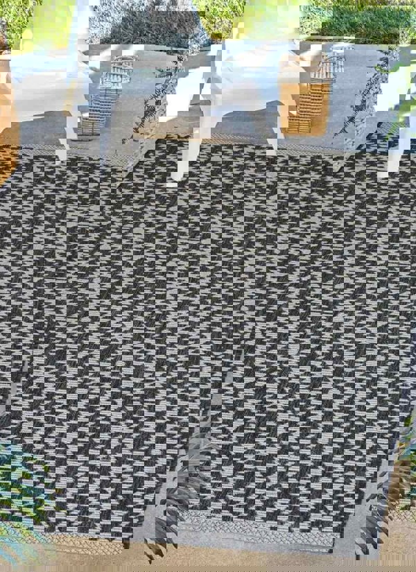 County Genesis Rug Diamond Design – Indoor/Outdoor Use