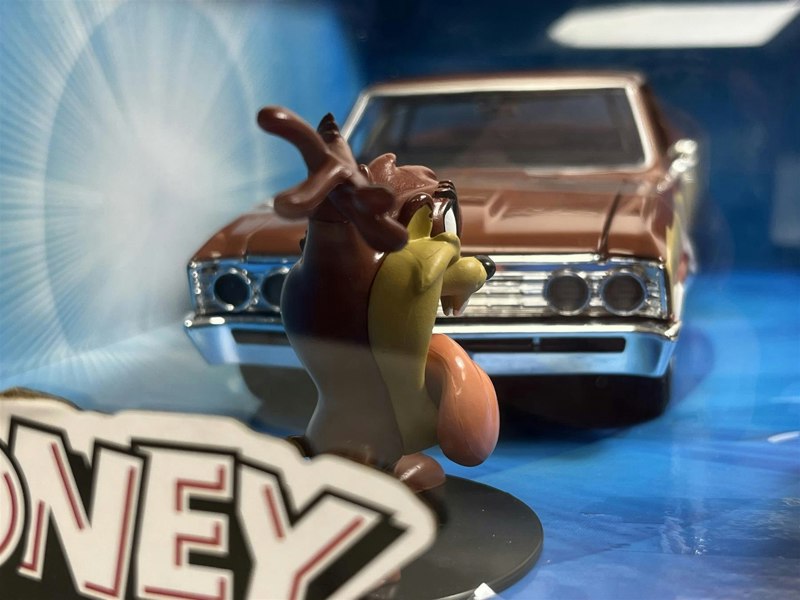 Jada Looney Tunes Tasmanian Devil Figure and 1967 Chevrolet El Camino 1:24 Jada 253255072