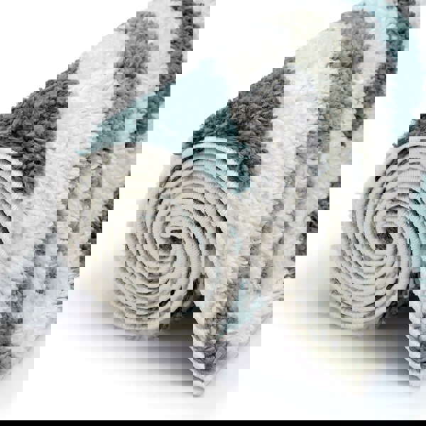 Moodi Shaggy Green Rug, abstract design, 30 mm plush pile | THE RUGS