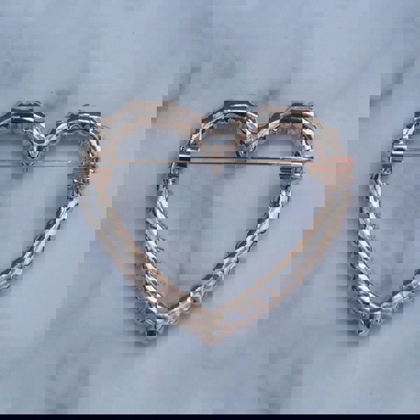 heart brooch in rose gold pin back