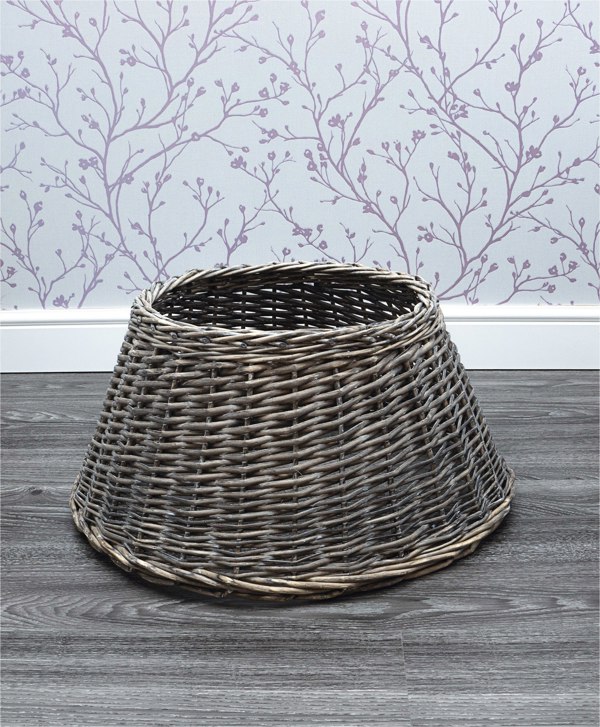 St Helens Christmas Wicker Tree Skirt, Small