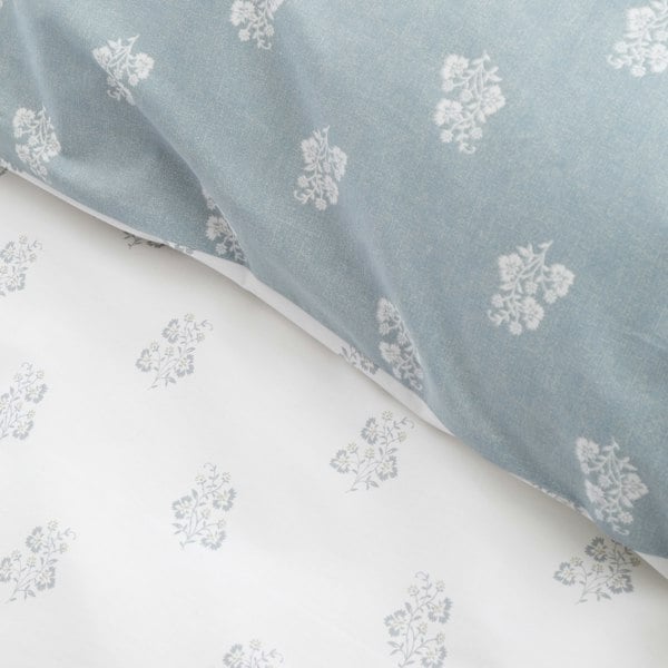 Bianca Esme Floral 200 Thread Count Cotton Reversible Duvet Cover Set White / Blue