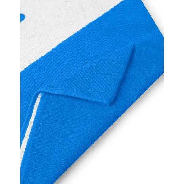 Royal blue Speedo logo towel with microfiber cloth pocket and excellent absorption