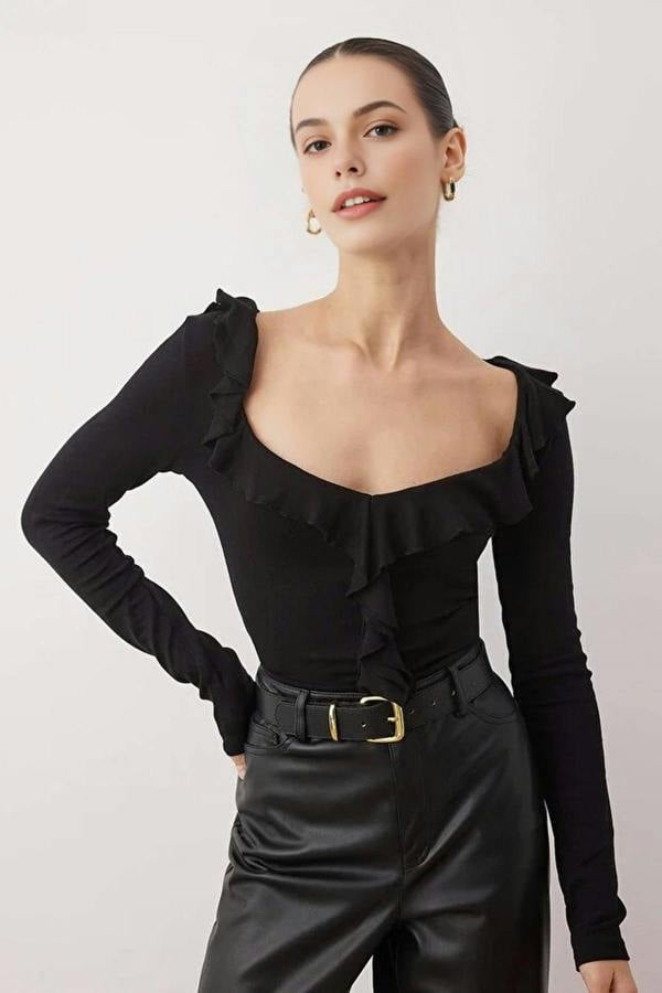WOVCOR Ruffle Fitted Knit Blouse