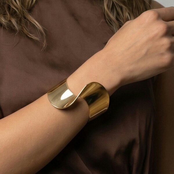 Uchi & Soto Nami Gold Wave Bangle