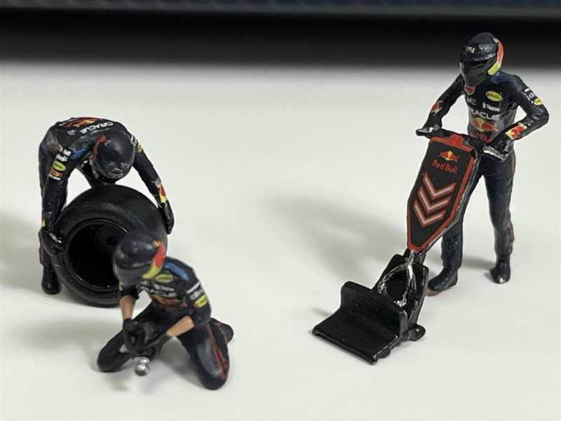 Mini GT Sergio Perez Red Bull RB18#11 2022 Abu Dhabi GP Pit Crew Set 1:64 Mini GT MGTS0008