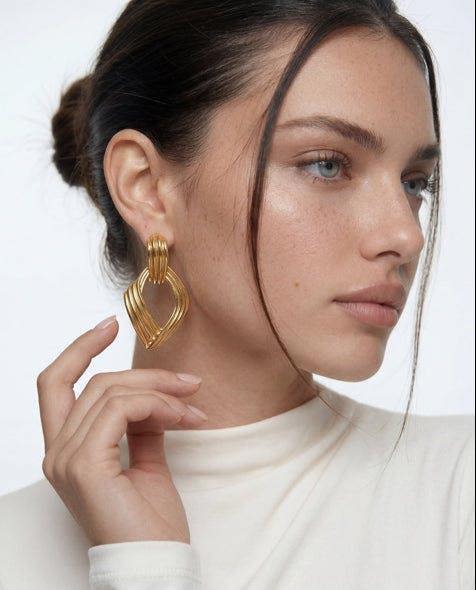 Elk & Bloom Large Thick 14K Gold Ribbed Drop Hoop Studs