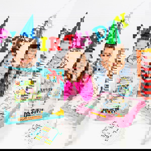 deAO Toys Drawing & Maze Board – Double-Sided Doodle Board with 1 Pen and Pattern Cards, Travel Montessori Toy for 3-Year-Old Toddlers