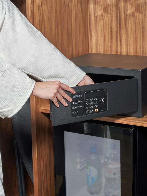 Corby 15" Westminster Digital Laptop Safe in Black