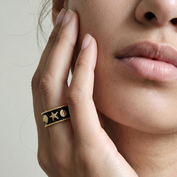 Uchi & Soto Kin Black and Gold Shell Ring
