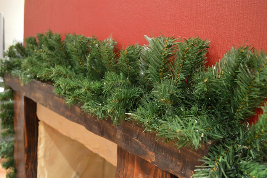Samuel Alexander 2.7m x 25cm Plain Green Christmas Garland with 200 Bullet Tips