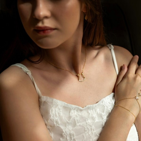 Spero London Horseshoe Ring Holder Necklace in Sterling Silver