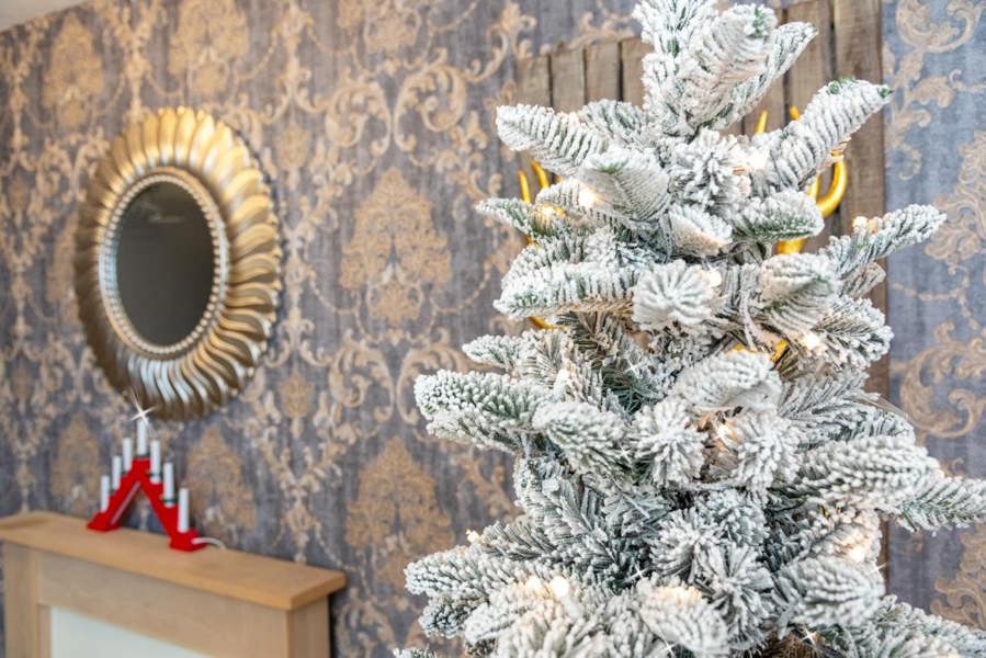 5ft to 8ft Pre-Lit Snow Covered Artificial Christmas Tree with Warm White LEDs image 7