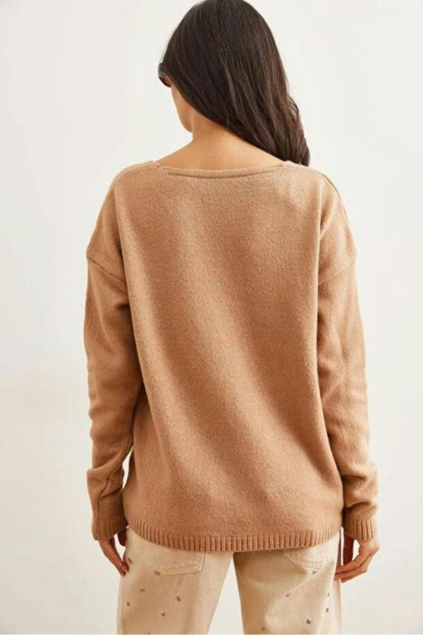 Hoxton Gal V-Neck Soft-Texture Knit Sweater