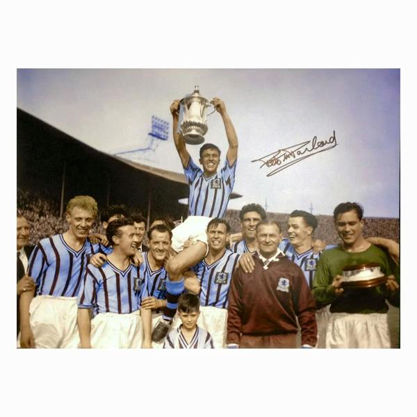 Peter McParland signed photo. — Premium Framing