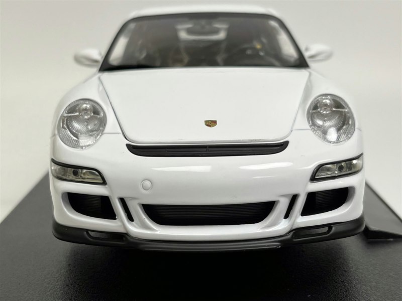 Welly Porsche 911 997 GT3 RS White 1:18 Scale Welly 18015w