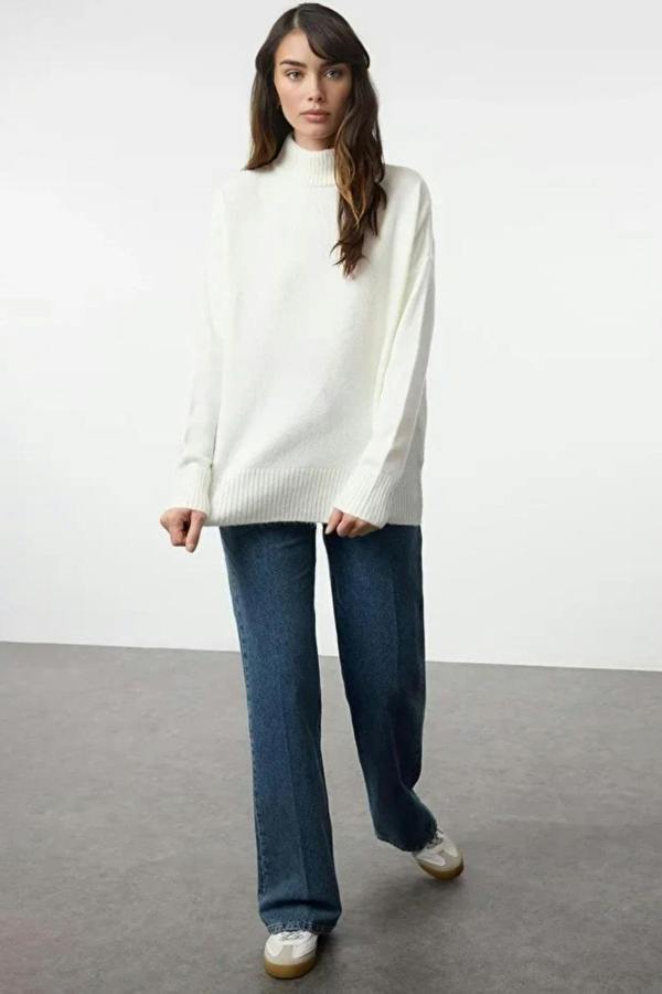 Hoxton Gal Relaxed Fit Soft-Texture Knit Sweater