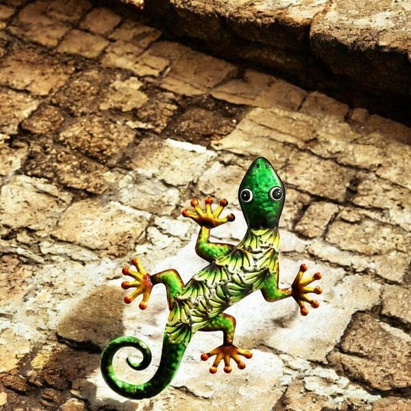 EDH Door Hardware Metallic Green Gecko Wall Art – 39 x 18 x 3.2 CM | Hand-Painted Metal Lizard Decor for Indoor & Outdoor