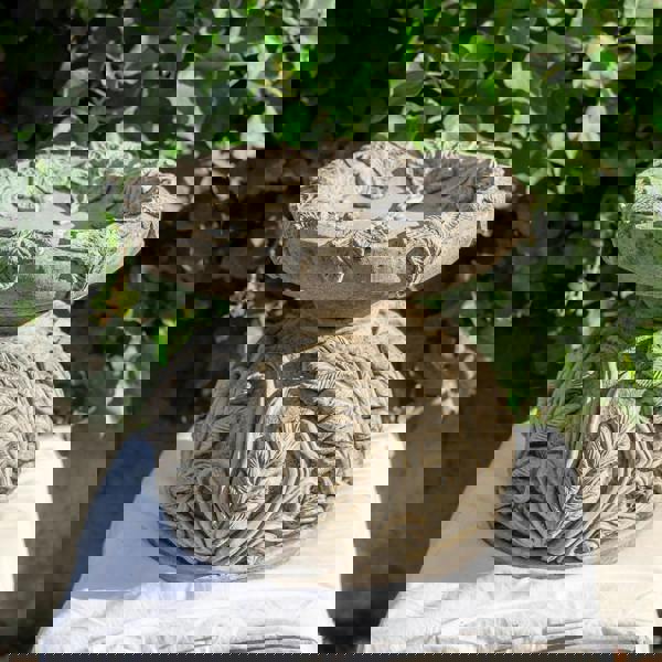 Woodland Design Stone cast Bird Bath Bird feeder