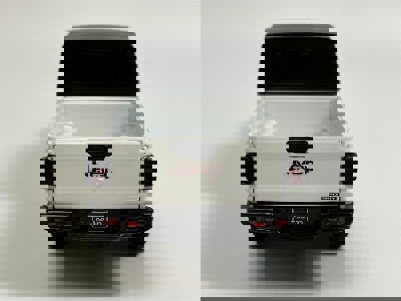 Tayumo Jeep Gladiator White LHD 1:32 Scale - Light & Sound Tayumo 32170026