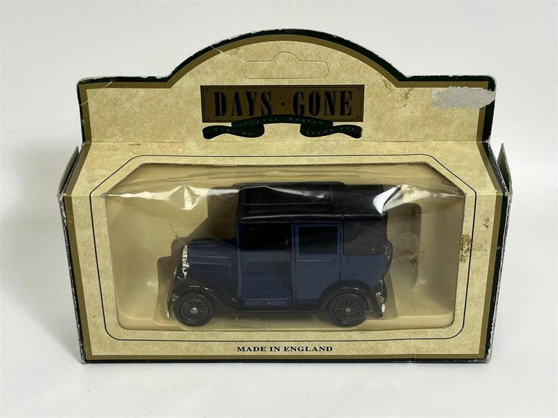 MCSlots Austin Taxi Blue 1933 Days Gone Lledo 47001D B2