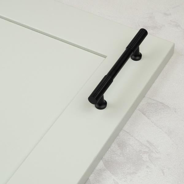 Handle & Home Matt Black Reeded Knob/Handles