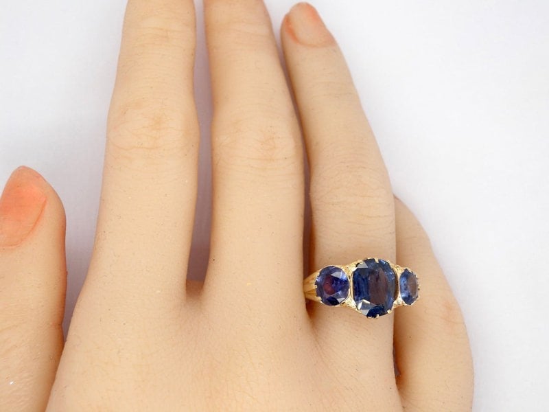 Vintage Tom An antique sapphire ring