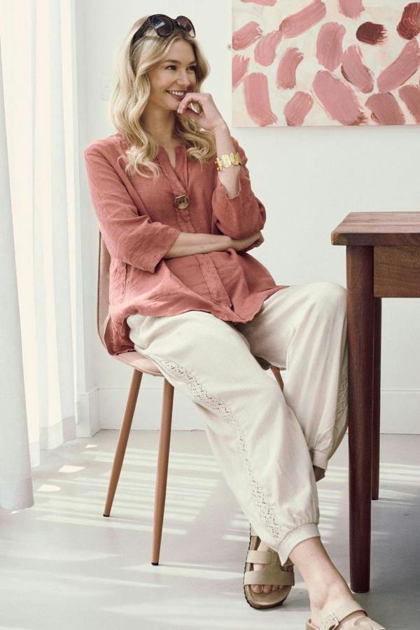 Linen | Lace Trim Drawstring High Waist Trousers : Model is 5'9"/175 cm and wears UK8/EU36/US4/AUS8