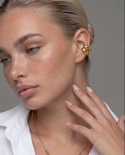 Elk & Bloom Chubby 14k Gold Huggie Hoop Ear Cuff