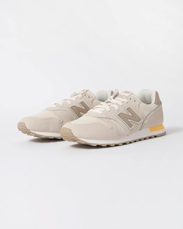 a pair of New Balance 373 Womens Trainers in Linen