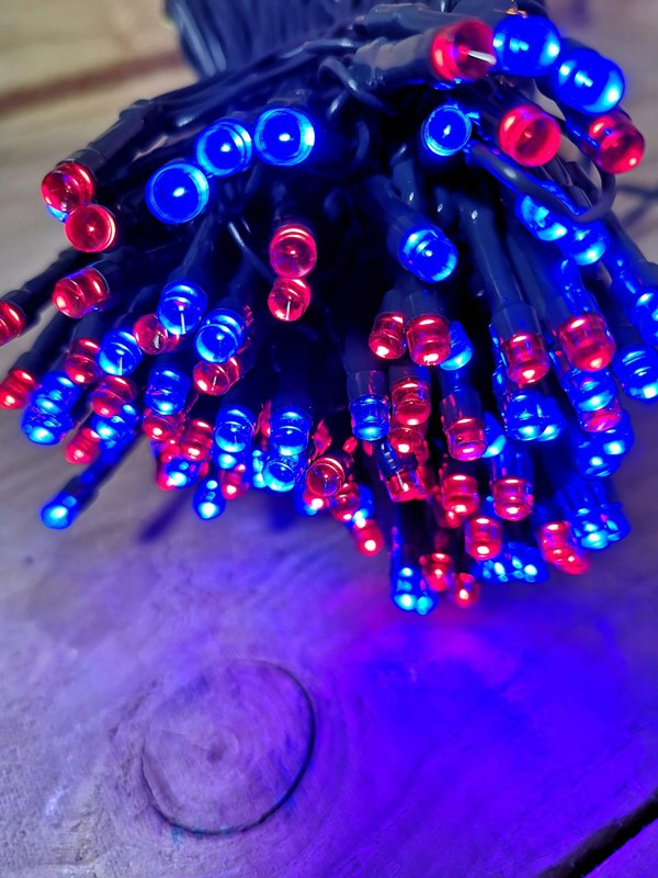 Samuel Alexander 200 LED 20m Premier Christmas Indoor Outdoor Multi Function Battery Operated String Lights with Timer in Multicoloured