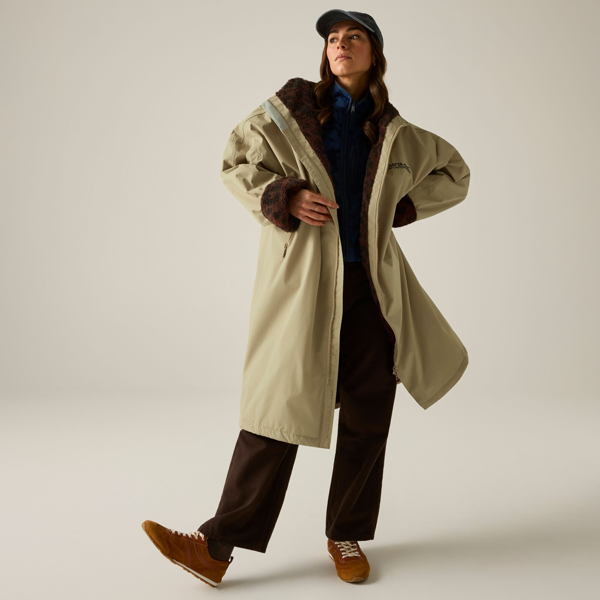 Regatta Unisex Adult Leopard Waterproof Changing Robe - Barleycorn/Dark