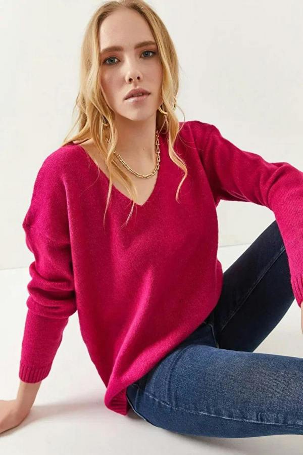 Hoxton Gal V-Neck Soft-Texture Knit Sweater