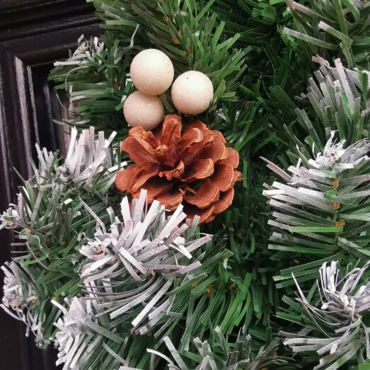 Samuel Alexander 40cm Snow Tips Christmas Door Wreath for Indoor / Outdoor