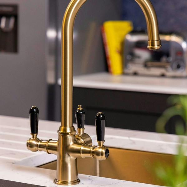 Flode korsa | Traditional Cruciform Style 3 in 1 Instant Boiling Tap | Black Ceramic Levers | Brushed Brass Finish