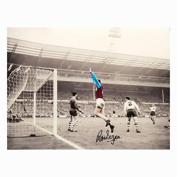 Ronnie Boyce signed 1964 FA Cup photo — Premium framing