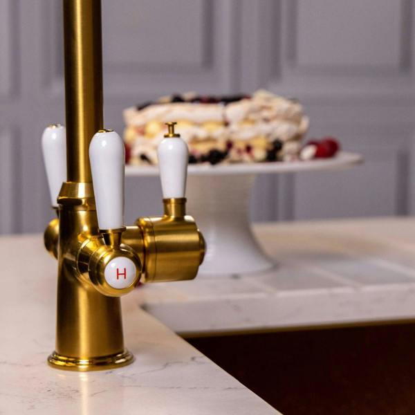 Flode korsa | Traditional Cruciform Style 3 in 1 Instant Boiling Tap | White Ceramic Levers | Brushed Gold Finish