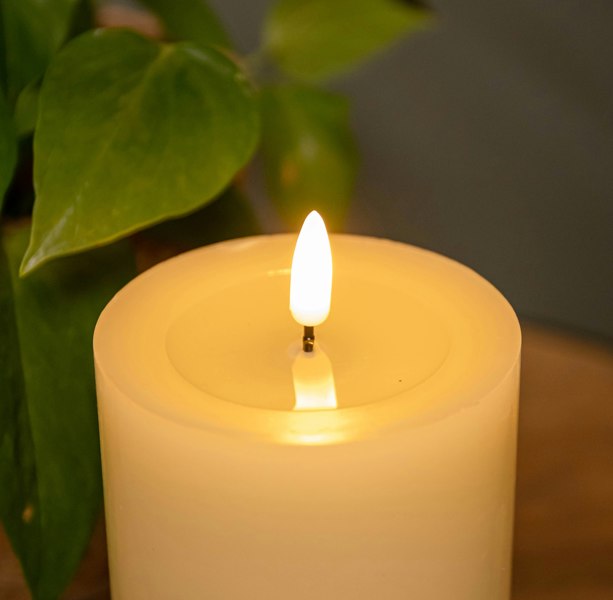 Samuel Alexander 9cm x 18cm Cream Wax Melted Pool Effect Candle with Timer Function and Warm White LED