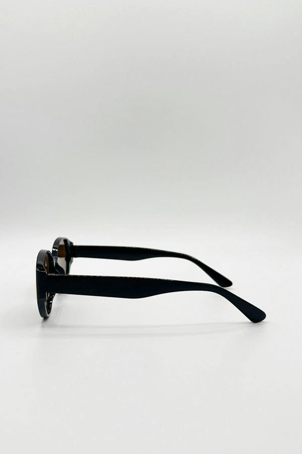 Round Cat Eye Detail Sunglasses In Black - svnx
