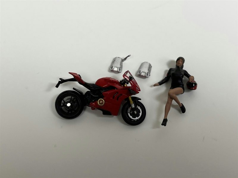 Mini GT Ducati Panigale V4 S with Ducati Girl 1:64 Scale MGT00682L