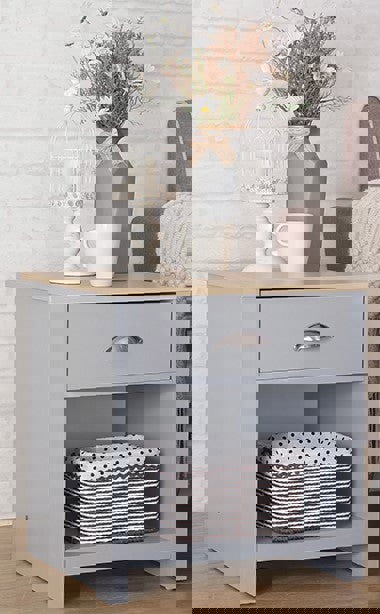 Comfy Living Derby Lamp Table: Classic Design for a Stylish and Illuminated Space