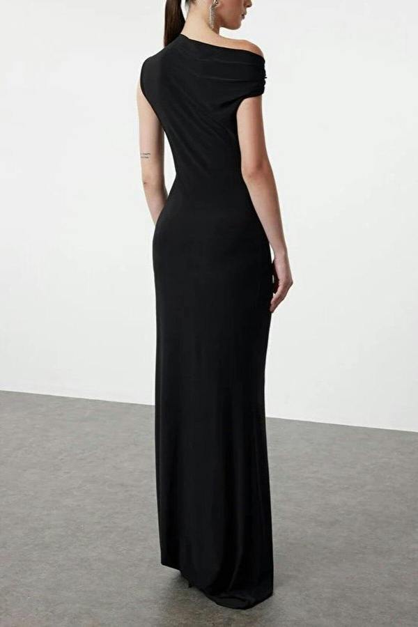 WOVCOR Maxi Elegant Evening Dress with Stone Accessory Detail
