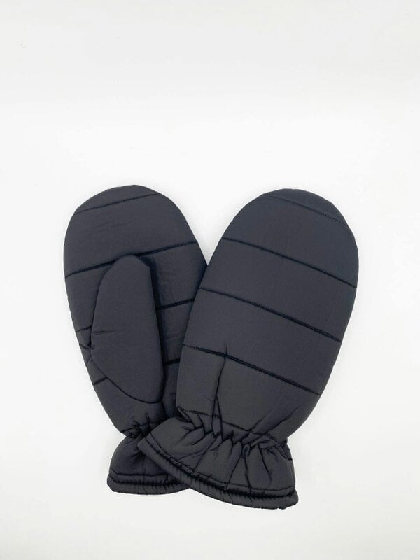 SVNX Quilted Bucket Hat & Quilted Mittens Set in Black